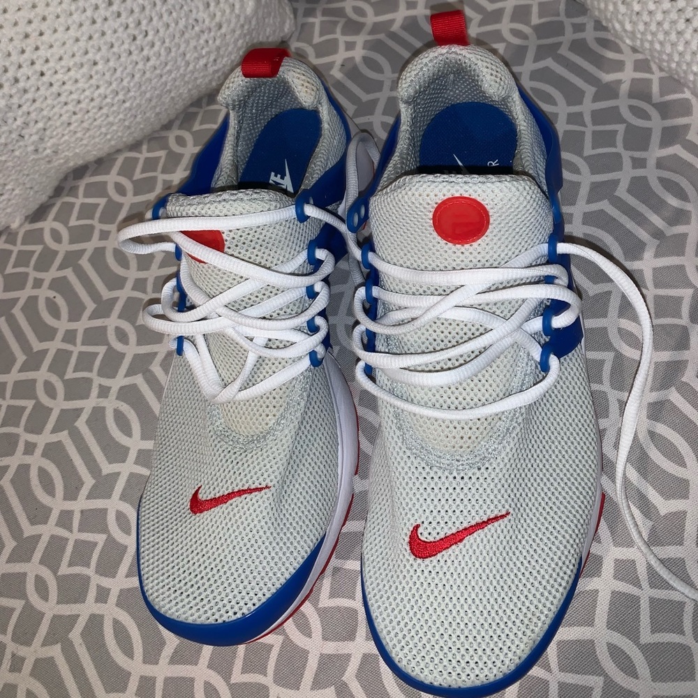 Mens Nike running shoe